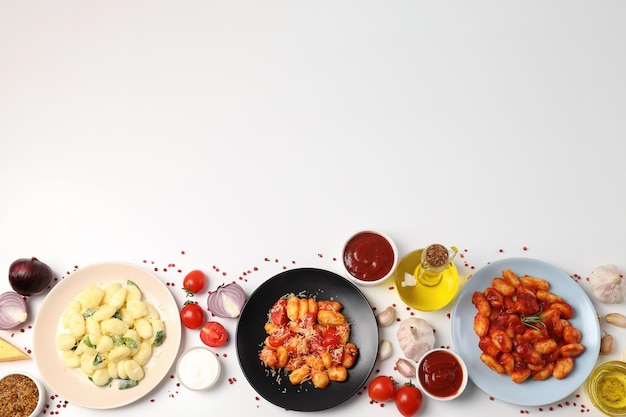 Stół z różnymi potrawami